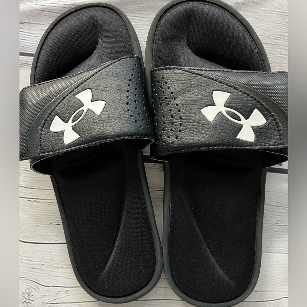 Under Armour slides Youth size 7